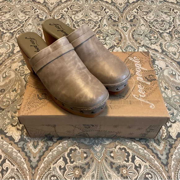 NWT Free People Calabasas Clog Washed Taupe Womens Sz 40 US 10 - Picture 7 of 14